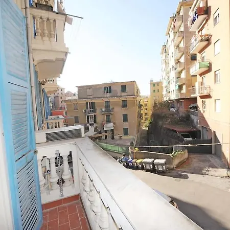 Lauretta: Adiacente Metro * Генуя