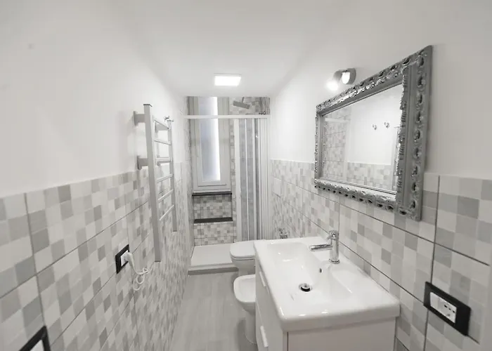 Lauretta: Adiacente Metro Appartamento