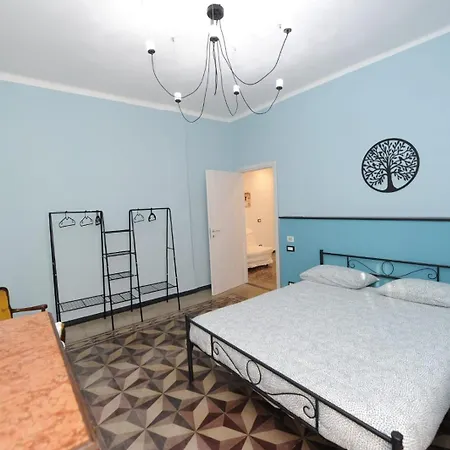 Lauretta: Adiacente Metro Apartment