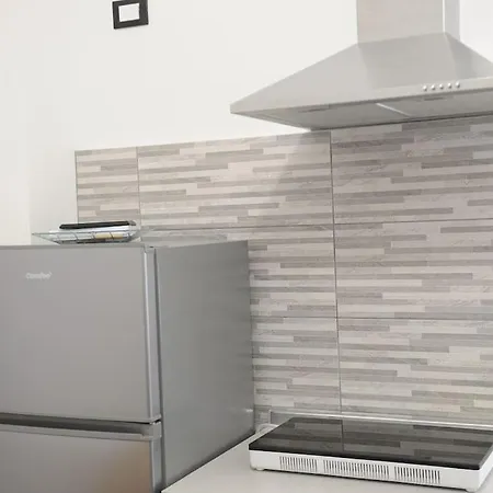 Lauretta: Adiacente Metro Apartment *
