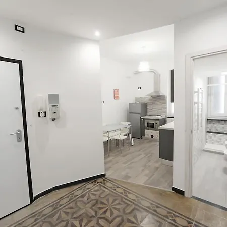 Lauretta: Adiacente Metro جنوة