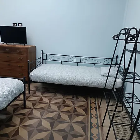 Lauretta: Adiacente Metro Apartment *